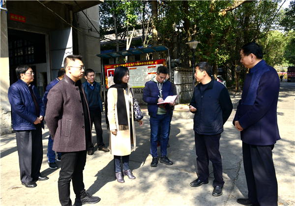 集團領導赴印務集團開展節(jié)日安全檢查工作