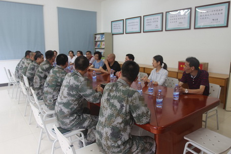 福建彩印公司到部隊慰問官兵，開展軍民共建活動