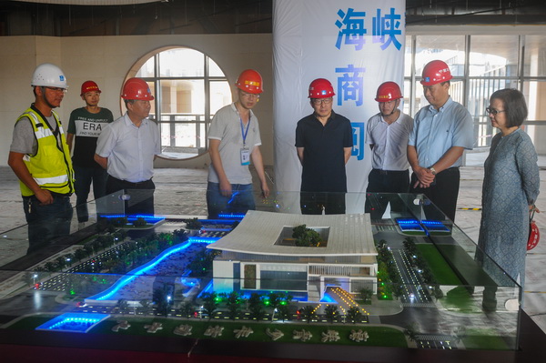 中宣部出版局郭義強(qiáng)局長一行蒞臨福州濱海新城商務(wù)印書館閱讀體驗(yàn)中心調(diào)研