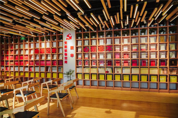 “新華?黨建讀物空間”亮相福州鰲峰坊書城