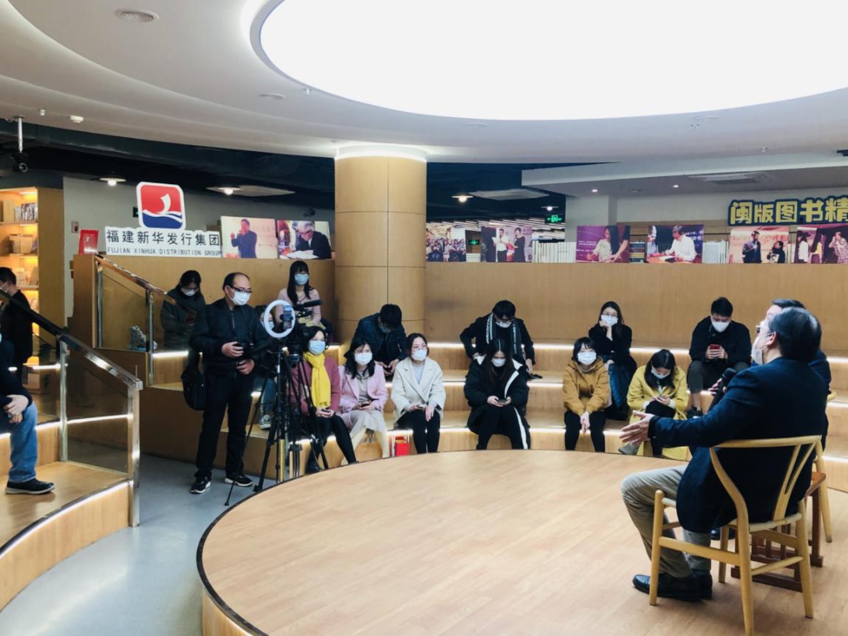 鰲峰坊書城舉辦《海邊春秋》好書分享會