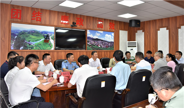 集團領(lǐng)導(dǎo)赴掛點幫扶貧困村調(diào)研