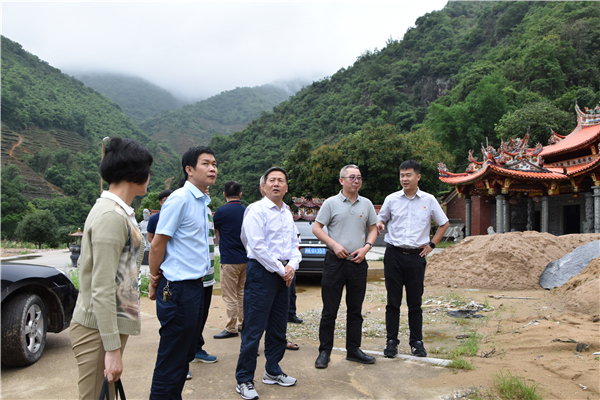 集團領(lǐng)導(dǎo)赴掛點幫扶貧困村調(diào)研