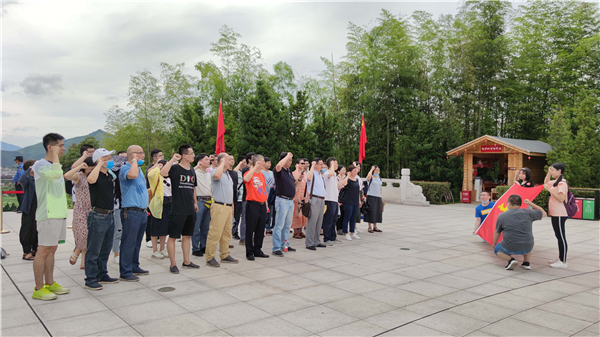 福建教育出版社黨支部聯(lián)合組織“七一”主題黨日活動(dòng)