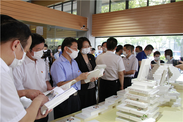 征訂數(shù)近150萬冊！《習(xí)近平談治國理政》第三卷學(xué)習(xí)宣傳在閩掀熱潮