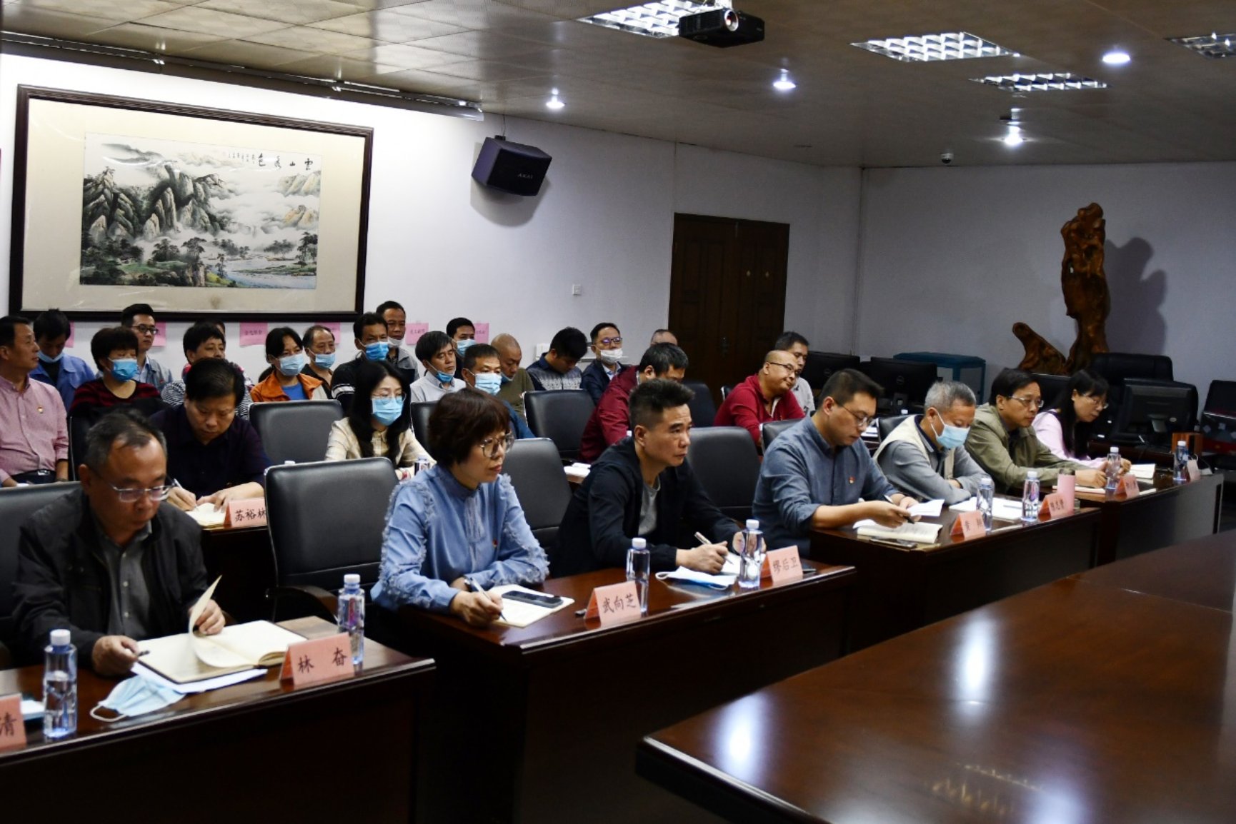 何強副總經理到福建新華聯合印務集團宣講黨的十九屆五中全會精神