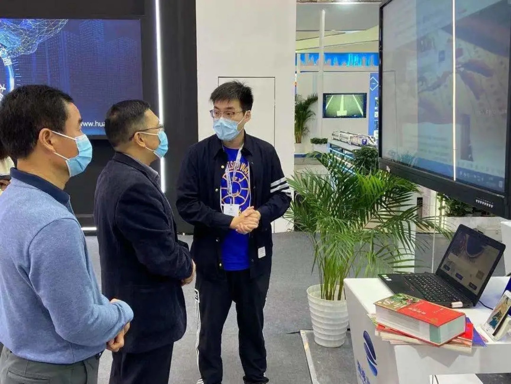 福建科技出版社數字產品亮相第四屆數字中國建設峰會