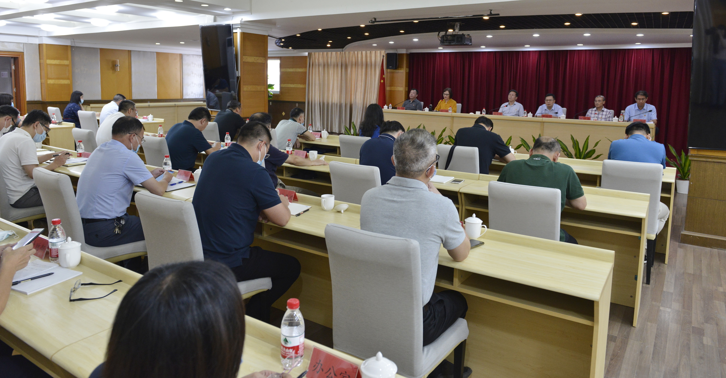 海峽出版發行集團黨委（擴大）會議暨黨委理論學習中心組學習會