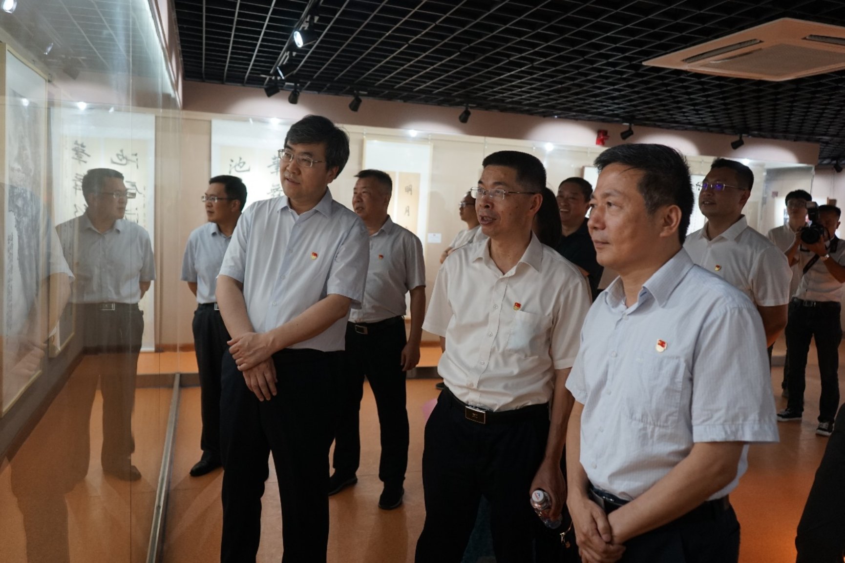 海峽出版發(fā)行集團(tuán)舉辦“翰墨丹青頌黨恩 砥礪奮進(jìn)譜新篇”書(shū)畫(huà)攝影作品展