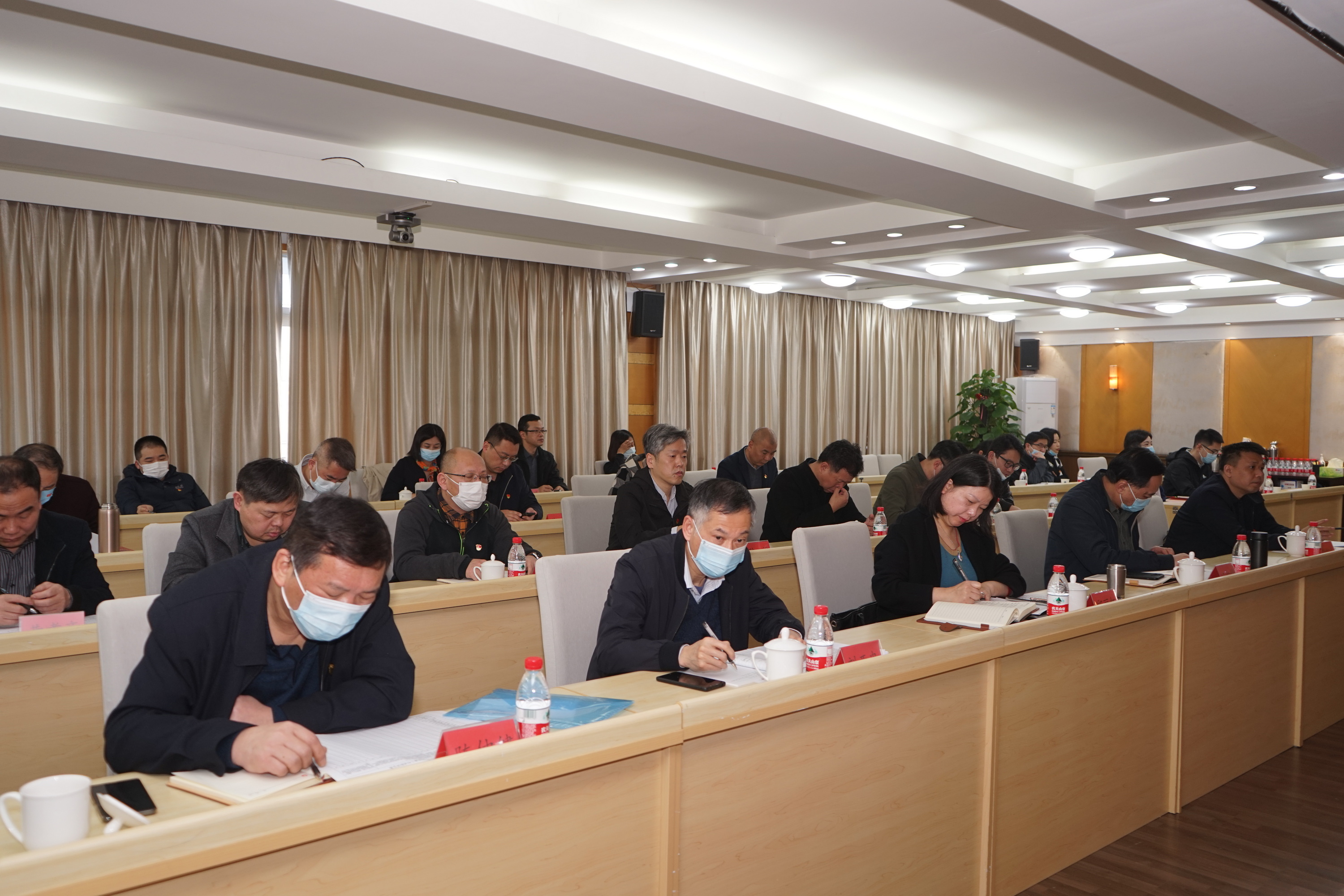 海峽出版發行集團召開2021年度基層黨組織書記抓黨建工作述職評議會議