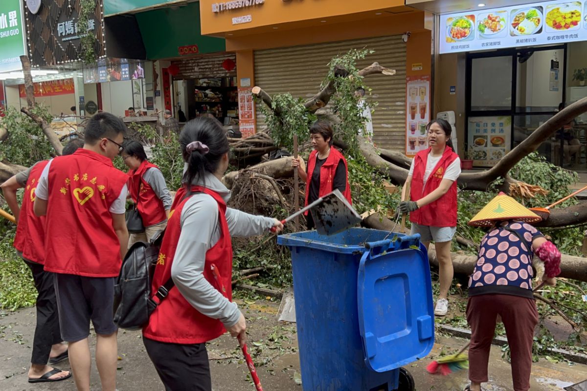 福建新華發行集團全力以赴防抗臺風“杜蘇芮”