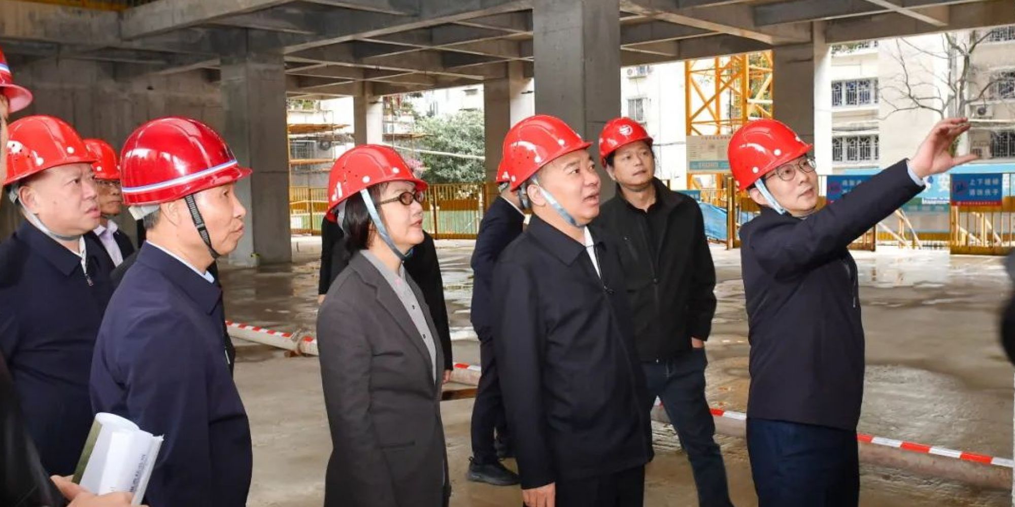 省委領導到海峽出版業務大樓項目工地調研