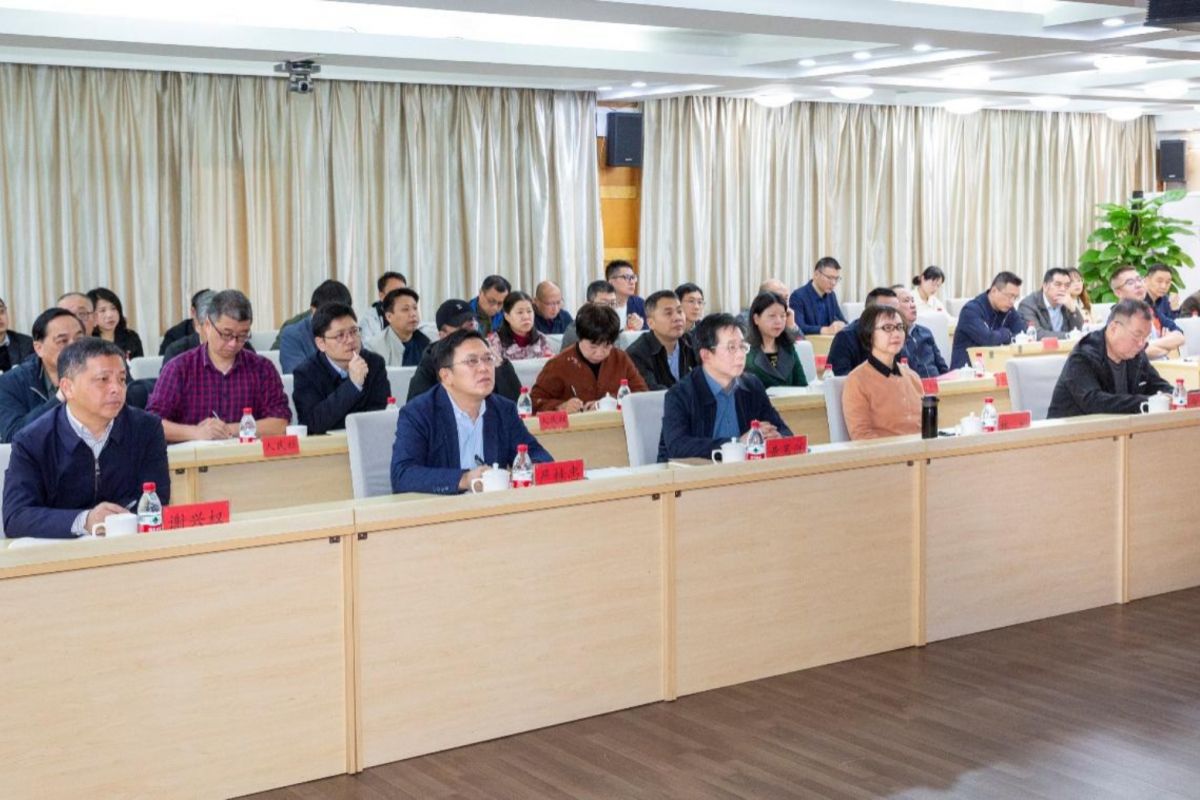 海峽出版發行集團黨委理論學習中心組專題學習“新質生產力視域下的出版融合發展”