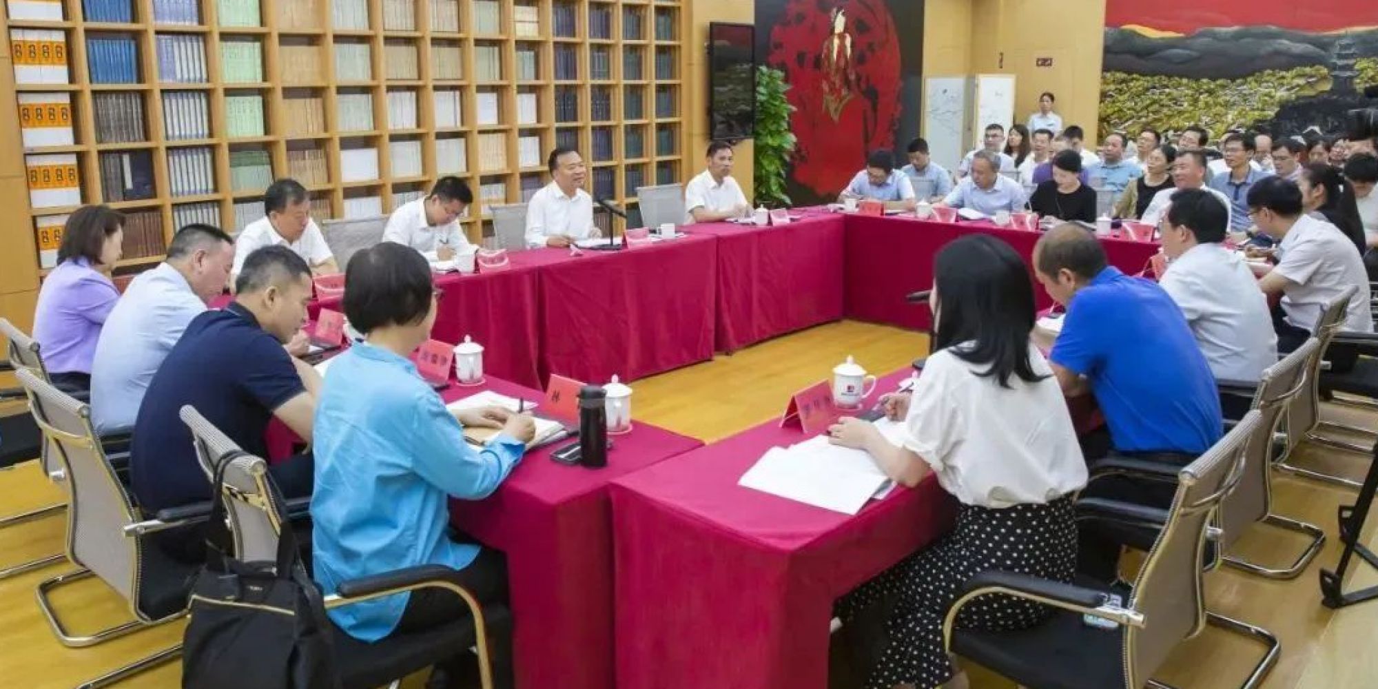 省領導到福建新華發行集團調研座談